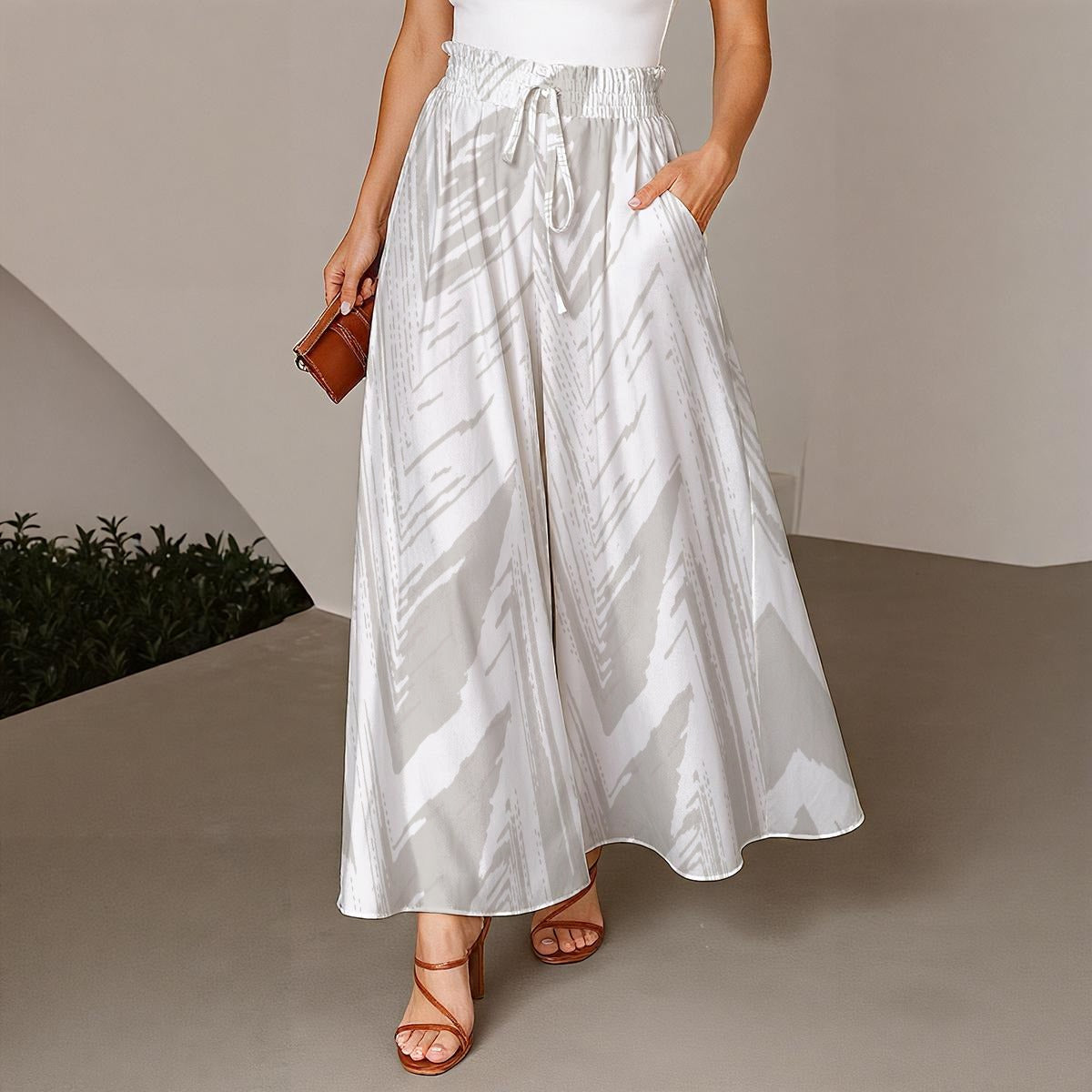 Ptahra Women's White/Grey Brush Stroke Pattern Ruffled Wide-Leg Pants