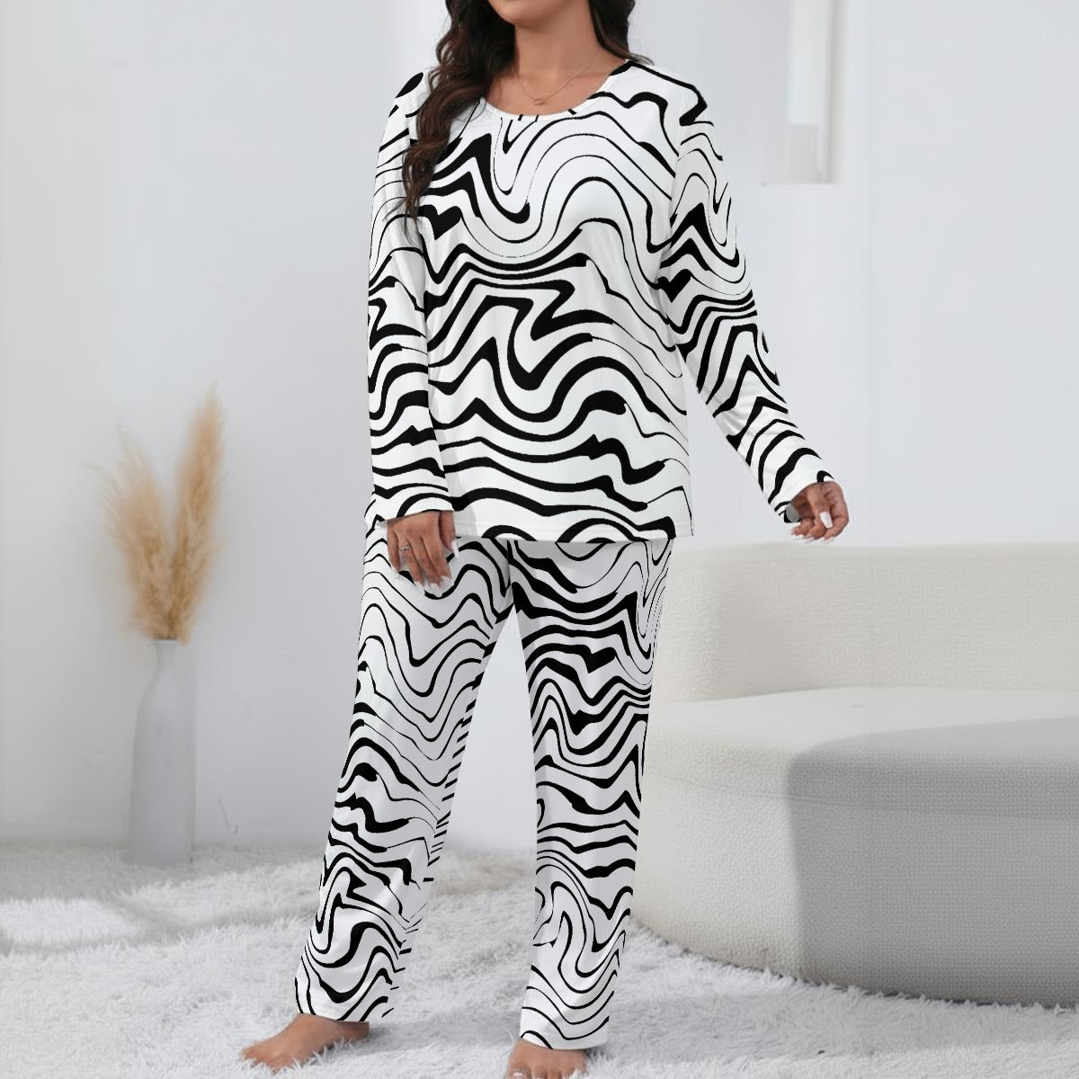 Ptahra Women’s White/Black Squiggly Line Pattern Loungewear Set